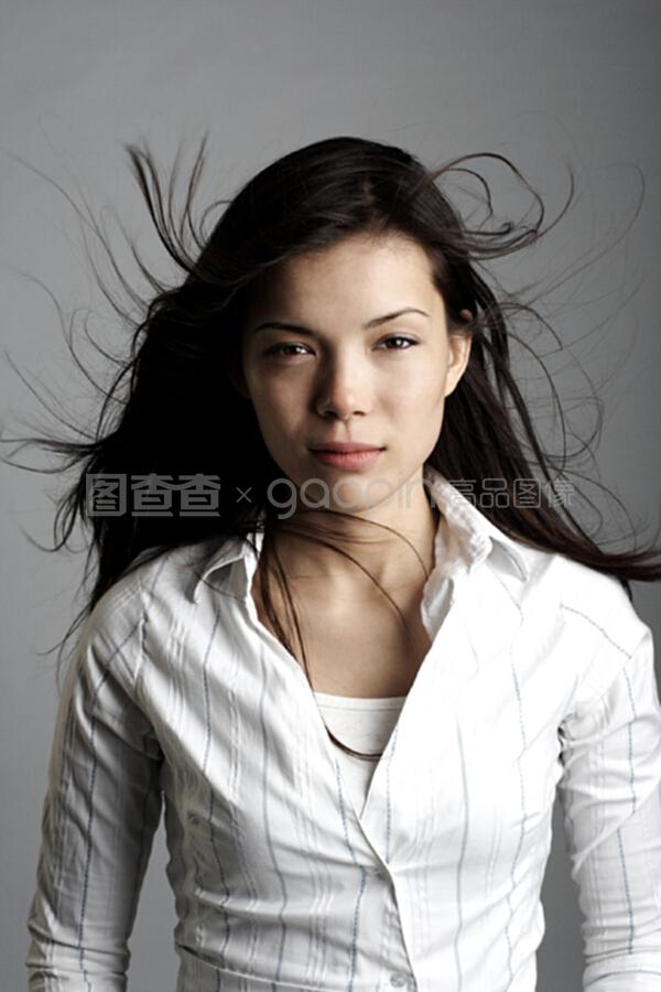 红帘之后